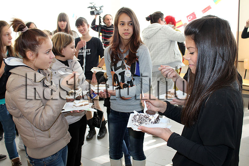 Доброволци