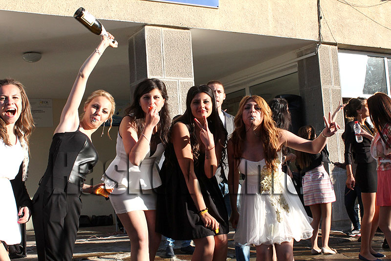 Абитуриенти Абитуриенти