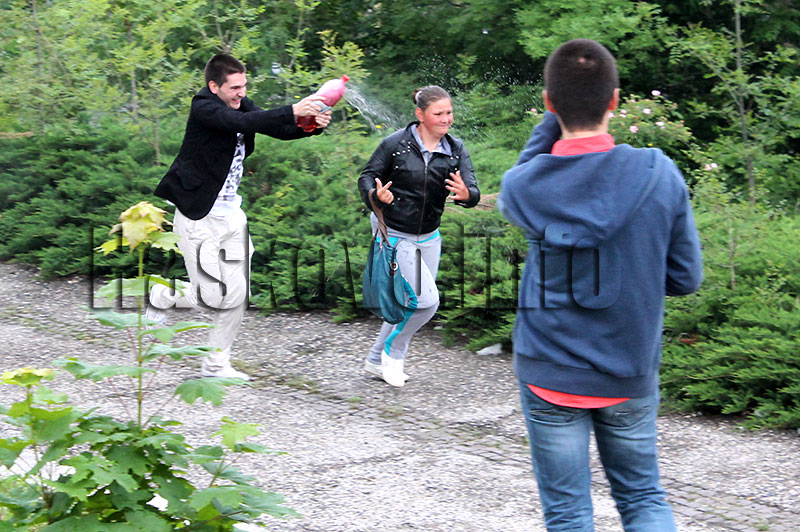 Затваряне Затваряне