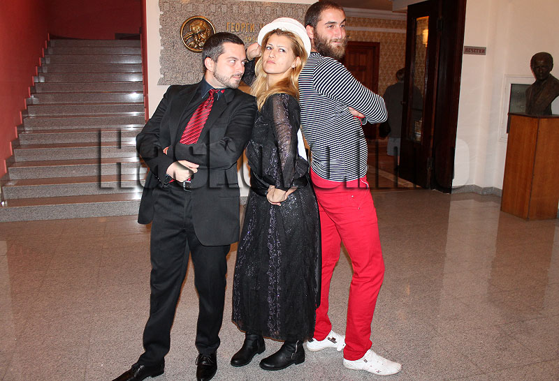 Театър Театър