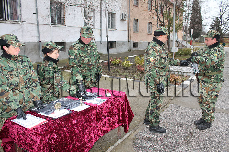 Военни Военни