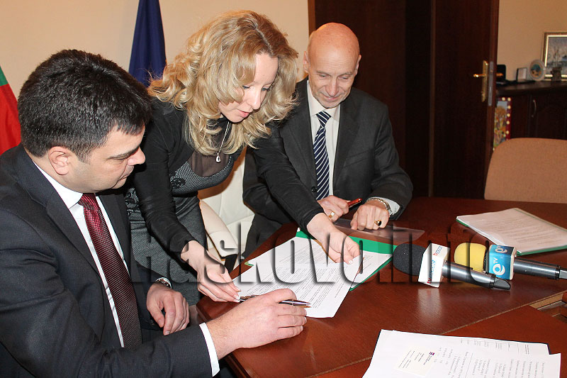 Договори, архив