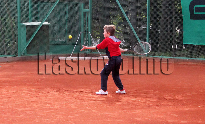 Тенис Тенис