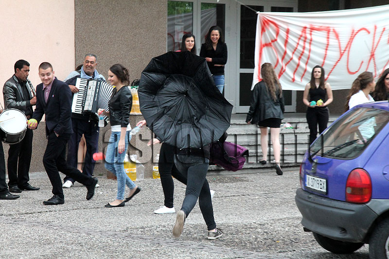 Абитуриенти