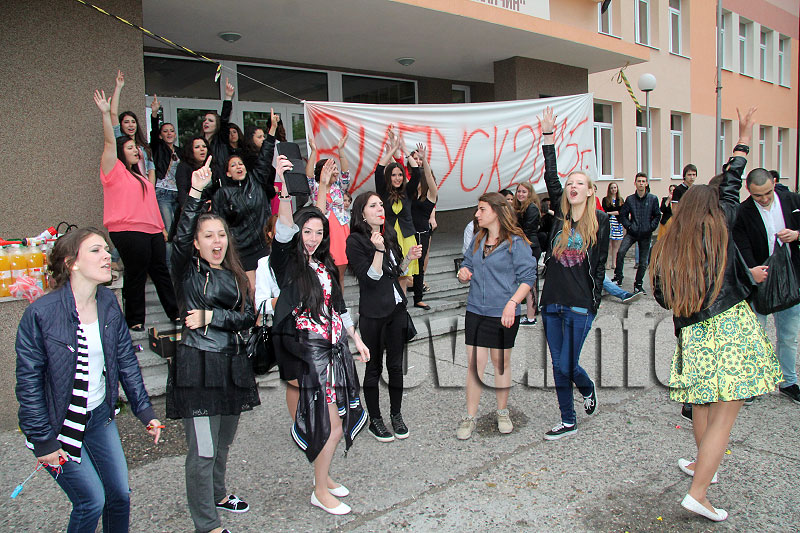 Абитуриенти