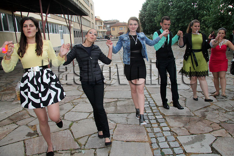 Абитуриенти