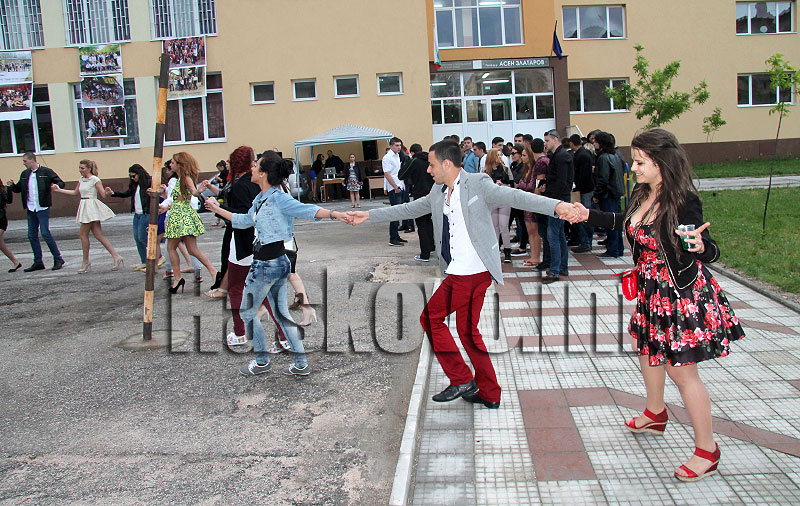 Абитуриенти