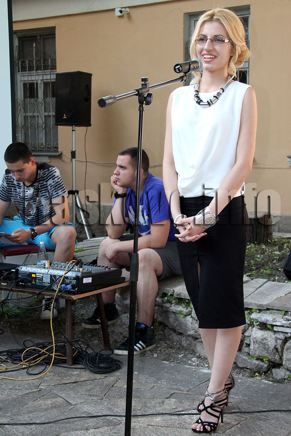 Отличничка