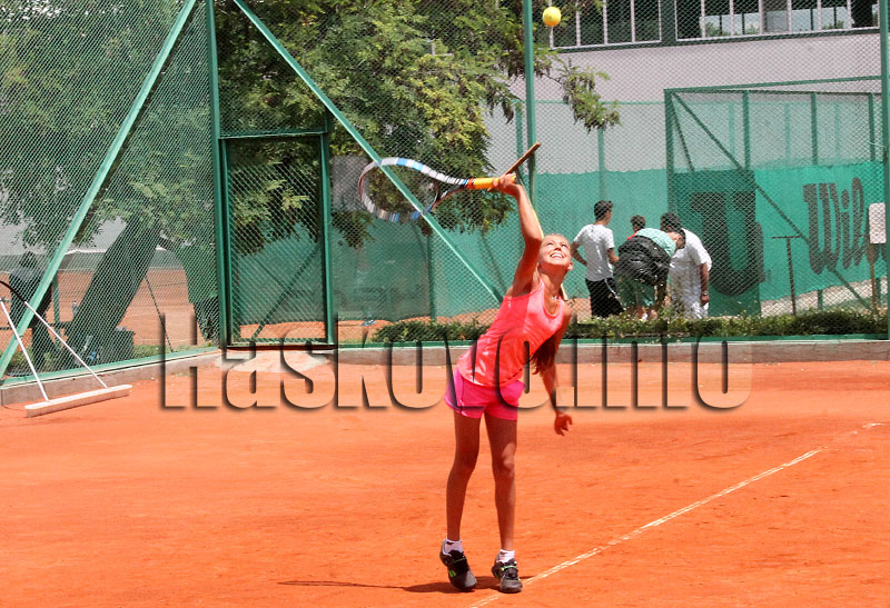 Тенис Тенис