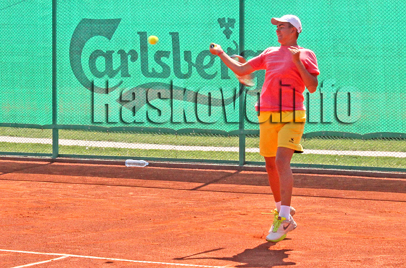 Тенис Тенис