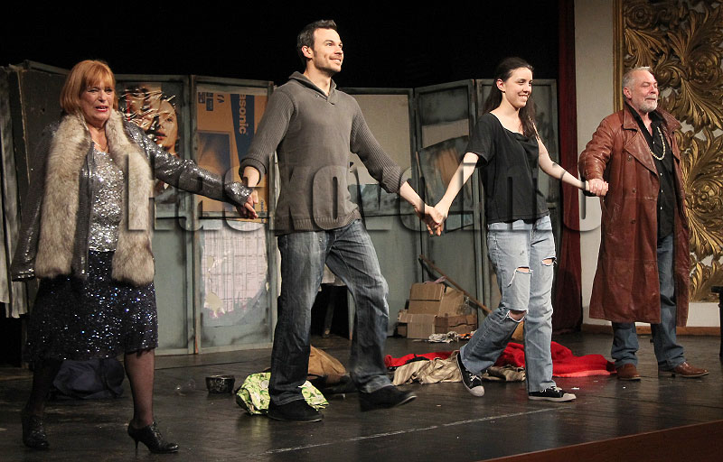 Театър Театър