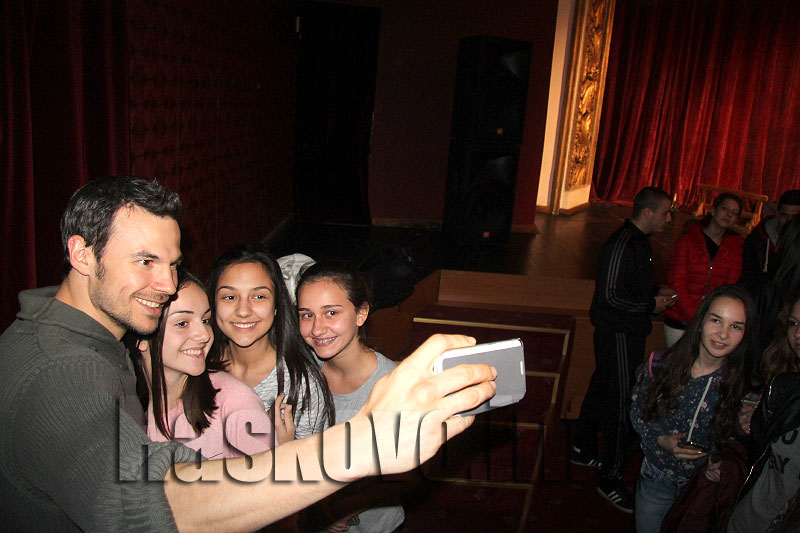 Театър Театър