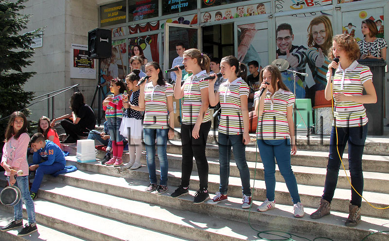 Младежки Младежки