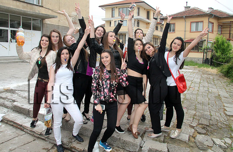 Абитуриенти Абитуриенти