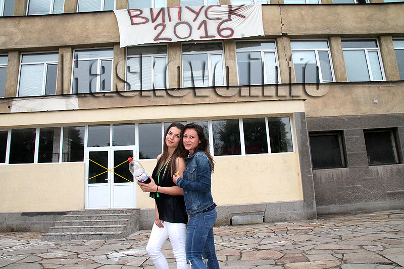 Абитуриенти Абитуриенти