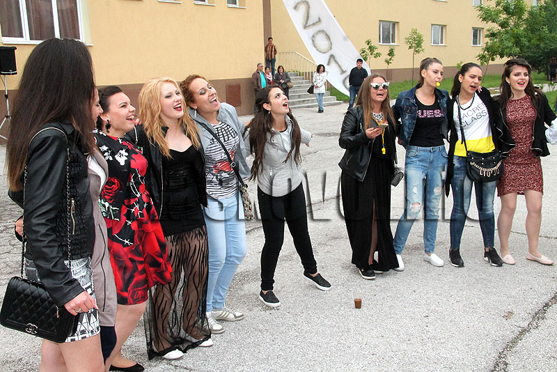 Абитуриенти Абитуриенти