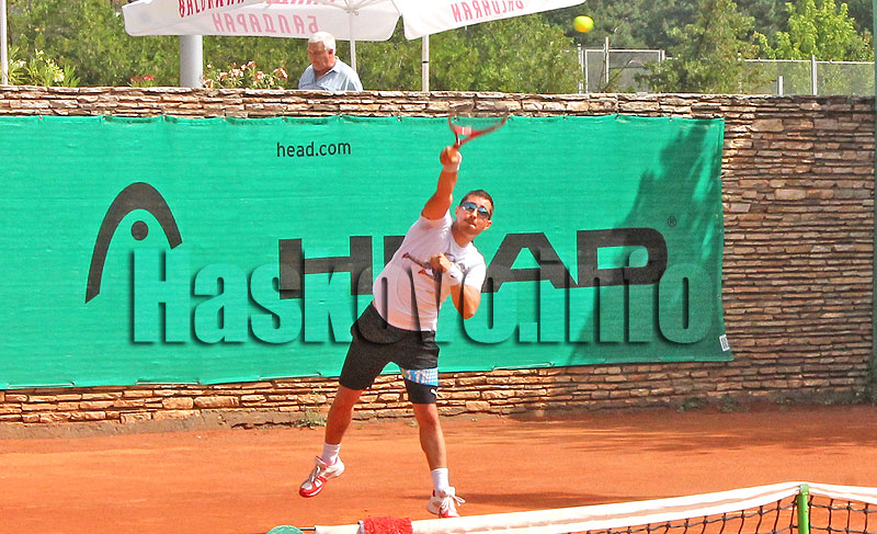 Тенис Тенис