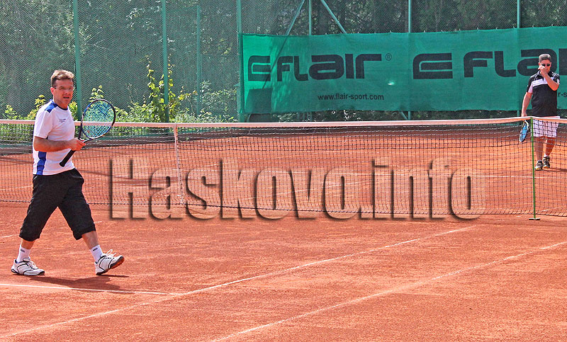 Тенис Тенис