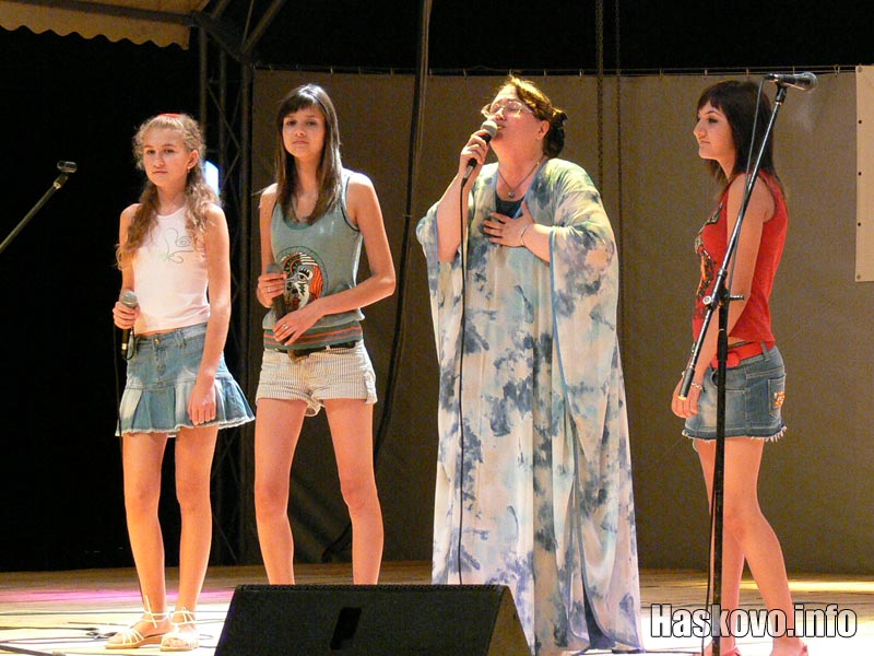 Ваня Костова и Звездните момичета