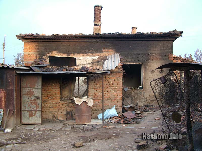 Изгоряла къща