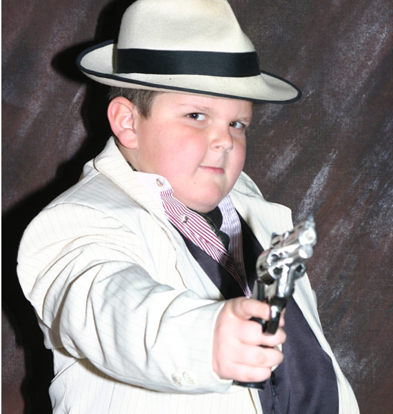 Марио е във втори клас и е един от участниците в пролетния карнавал