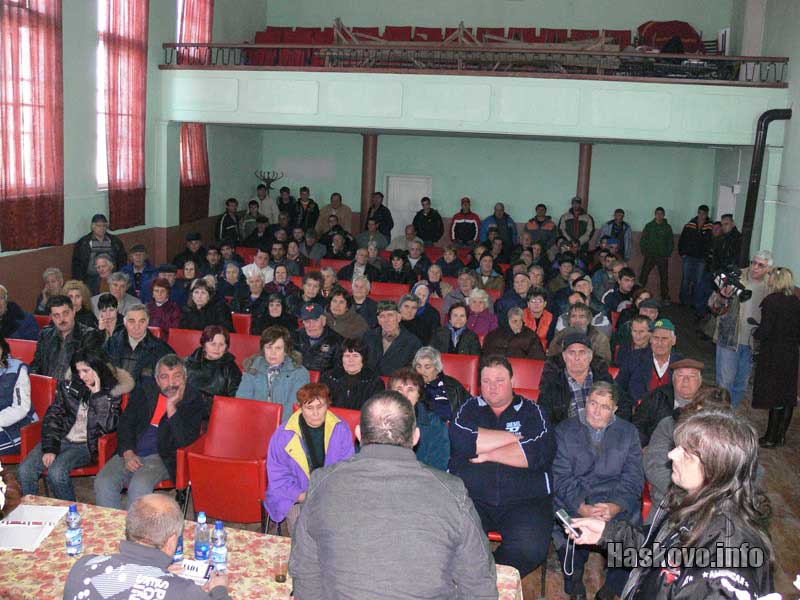 В селското читалище дойдоха стотина жители на Сталево