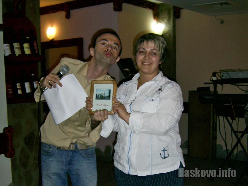 Диана Николова получава наградата на Haskovo.info