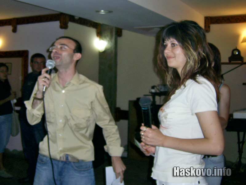 ТКЗС - награда за размяна лично творчество и обединяване на всички в едно получи Ваня Иванова от ТВ Рекординг Аида. Тя прибра пакетче разсад за домати. 