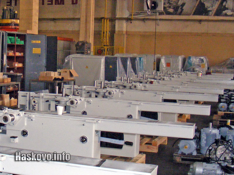 В производството на машини спадът е 72%