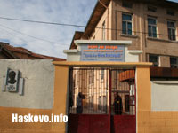 Децата от дом Асен Златаров най-често са обект на грижите на кака Снежка