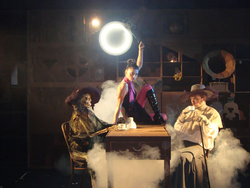 Дрехата прави трупа