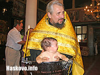 Отец Златко от Св. Архангел Михаил ще кръсти 8 деца