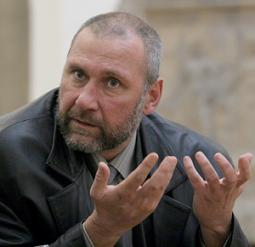 Проф. Николай Овчаров