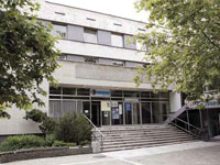 Младежки център