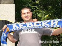 Павел с шалчето на любимия отбор