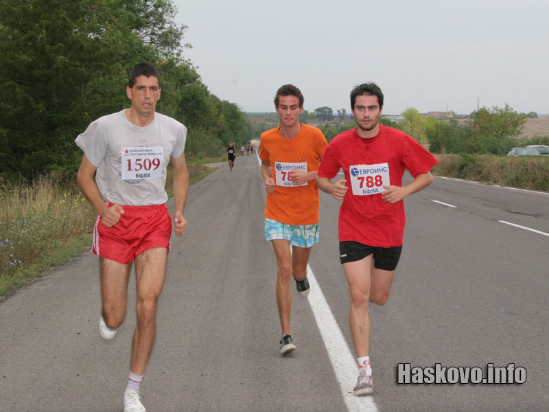 Студът на изплаши участниците в кроса