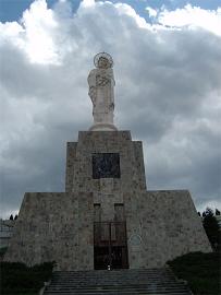 Статуя Св. Богородица