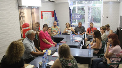 Демократична България