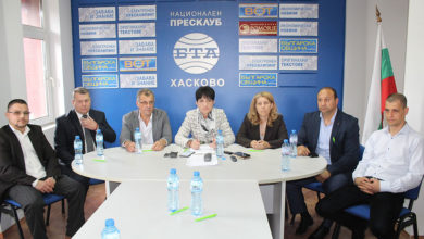 Изправи се! Мутри вън!