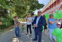 Изправи се! Мутри вън!