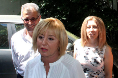 Изправи се! Мутри вън!