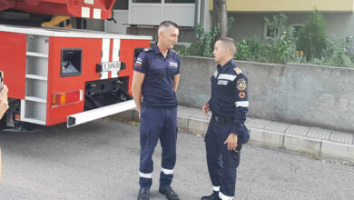 Пожарникари