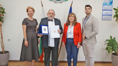 Плакет