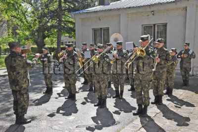 Военни