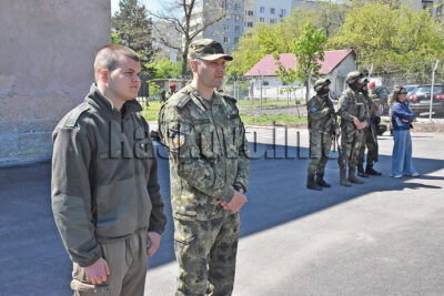 Военни