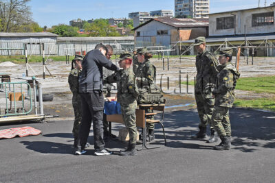 Военни