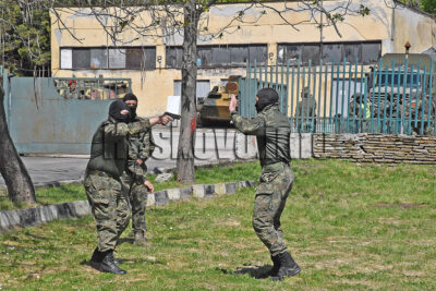 Военни