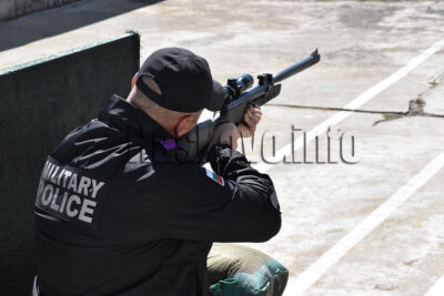 Военни