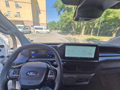 Електромобил